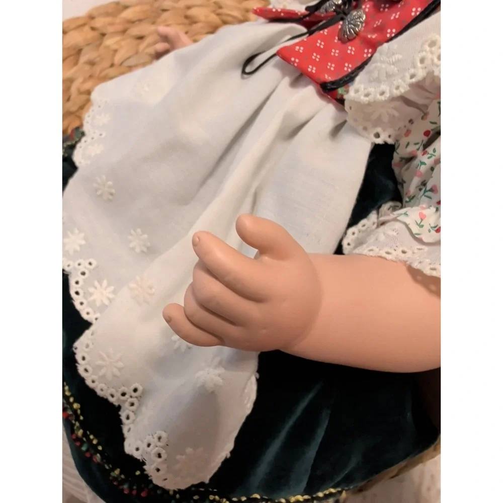 Danbury Mint Gretel Porcelain 18